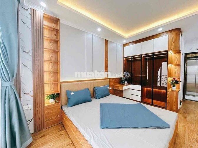 HIẾM! Đội Cấn 45m2 Lô Góc, 10M Ô TÔ, Thang Máy Xịn, 12 Tỷ