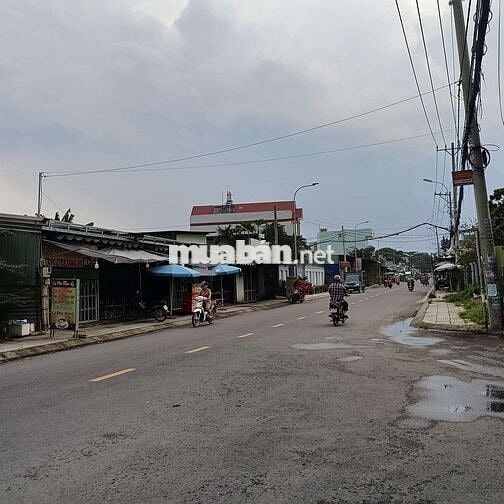 Tiền ít diện tích lớn. Gần chợ Gà, chợ Thới Tứ. Hẻm xe hơi 7m.