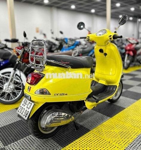 Vespa đẹp, máy êm thì thầm bao vọt biển SG