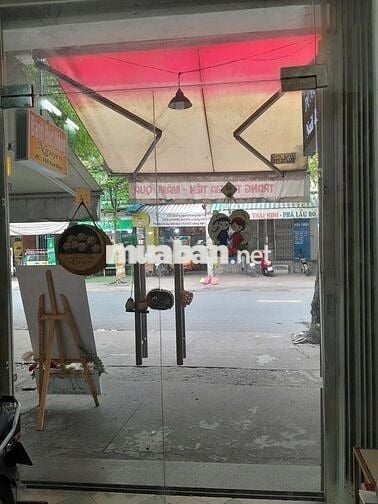 Cho thuê vỉa hè trước nhà bán mặt hàng mang đi