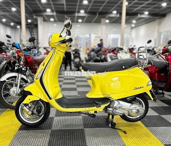 Vespa đẹp, máy êm thì thầm bao vọt biển SG