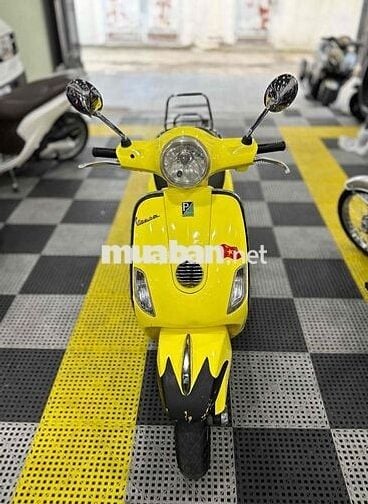 Vespa đẹp, máy êm thì thầm bao vọt biển SG