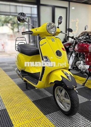 Vespa đẹp, máy êm thì thầm bao vọt biển SG