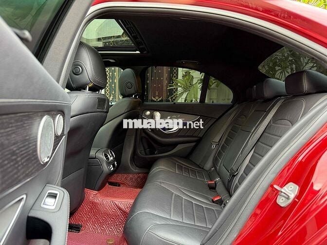 Mercedes C 300 AMG model 2020 thể thao
