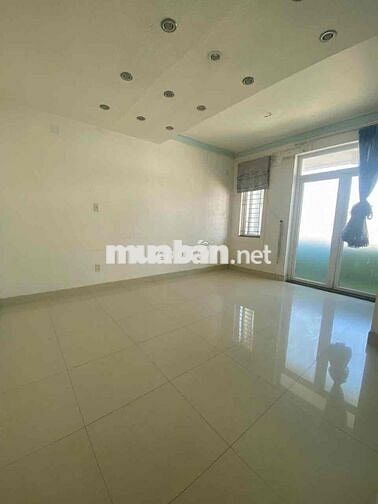 NHÀ CHO THUÊ MT ĐỘC LẬP_ 6X18M_ TRỆT 3 LẦU CÓ THANG MÁY. SẴN MÁY LẠNH.