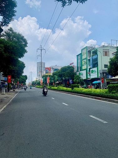 Bán nhà cấp 4,SHR, mặt tiền Lạc Long Quân, P5, Q11.DT: 5x21, giá:22 tỷ