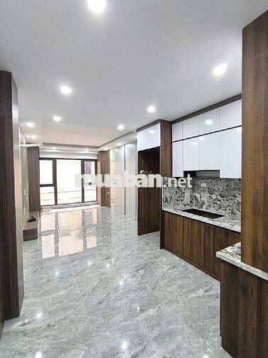 11 tỷ có nhà Sài đồng , kinh doanh , ô tô vào nhà , thang máy