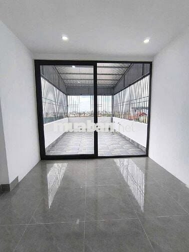 11 tỷ có nhà Sài đồng , kinh doanh , ô tô vào nhà , thang máy