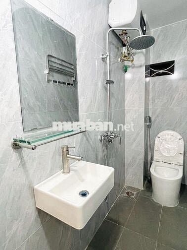 11 tỷ có nhà Sài đồng , kinh doanh , ô tô vào nhà , thang máy