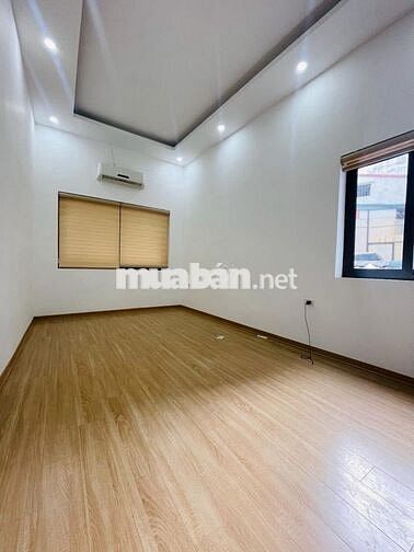 11 tỷ có nhà Sài đồng , kinh doanh , ô tô vào nhà , thang máy
