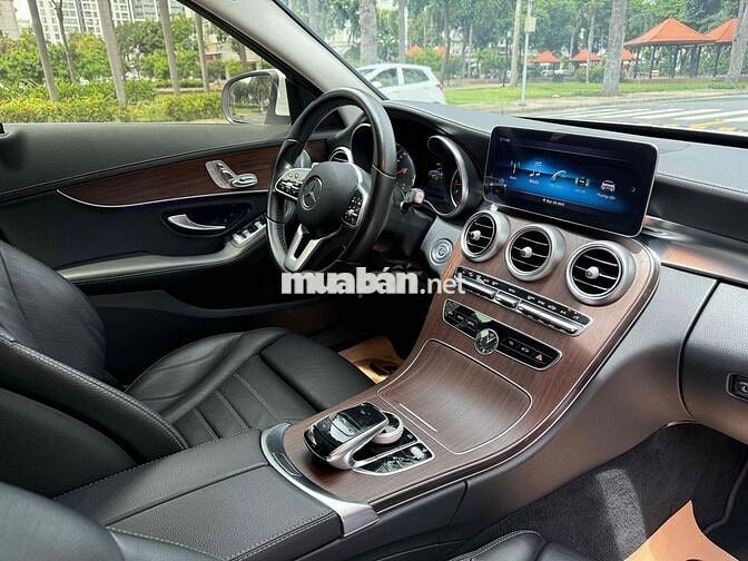 Mercedes C200 Exclusive model 2022