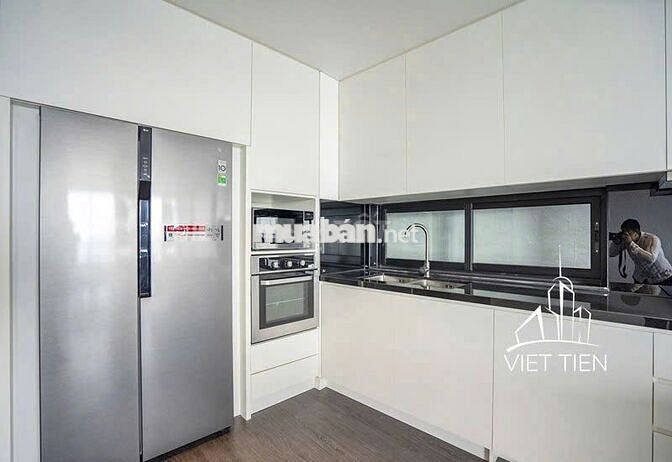 Cho thuê 3N3WC1K Trịnh Công Sơn,180m2. full đồ, thang máy giá 30 triệu