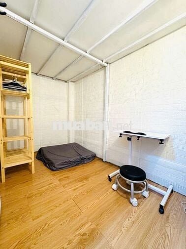 Dorm 1 người cho nữ - phòng rộng để bàn học thoải mái
