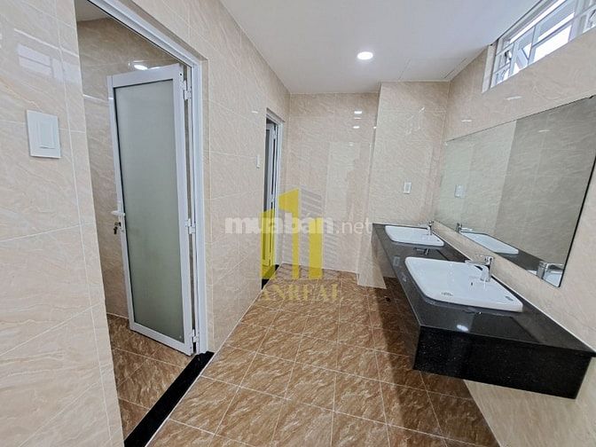 Cho Thuê Nhà Sàn Văn Phòng Trống Suốt 600m2 Hầm 3 Lầu Giá 75 Triệu