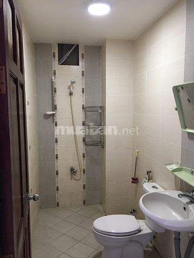 Cần cho thuê phòng, hẻm đối diện Đại học Bách khoa.