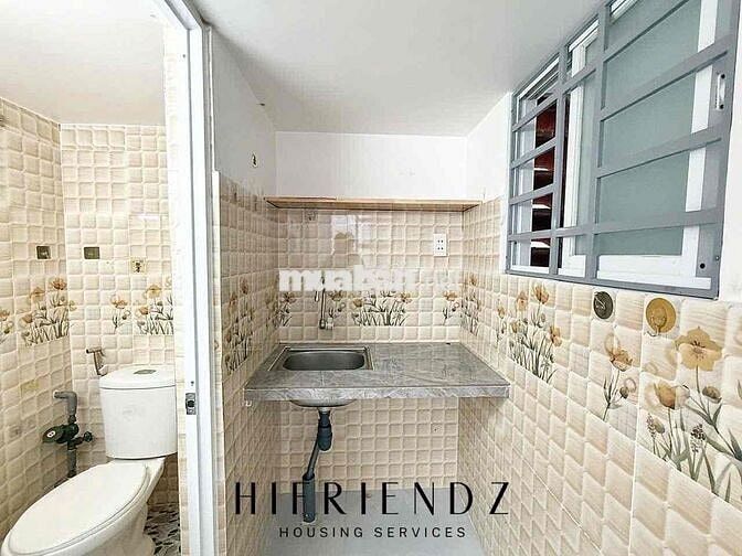 PHÒNG TRỌ CÓ MÁY LẠNH - CỬA SỔ TRỜI - BANCOL NGAY NGÃ TƯ BỐN XÃ