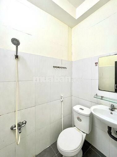 NGAY NGÃ 4 HÀNG XANH ĐƯỜNG XVNT - 5P ĐI ĐH HUTECH - HỒNG BÀNG