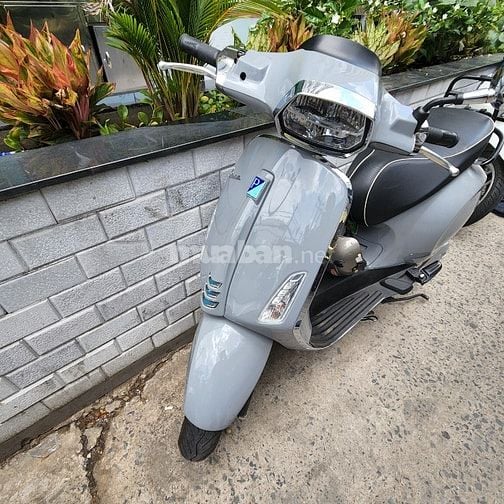 Cần bán xe vespa (sprint) 125 mùa xám .xe chính chủ