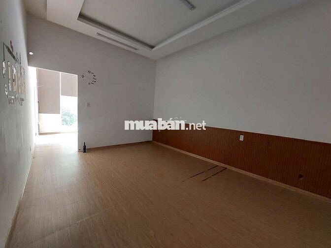 Nhà mặt tiền Đề Thám Q1 ( Lầu 1) 100m2