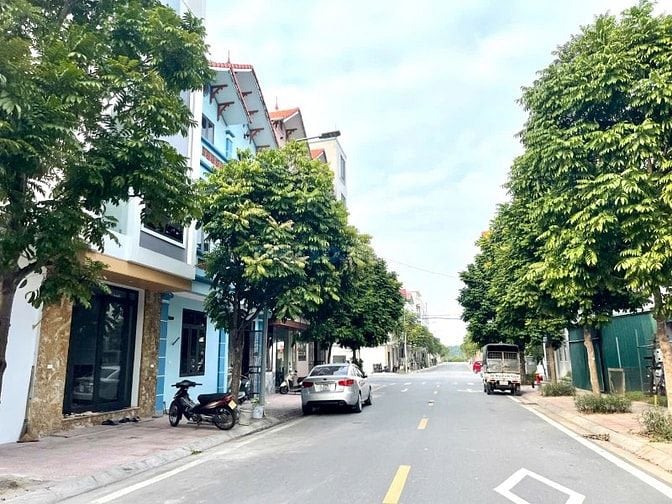 Đất Cự Khối, Giá đầu tư, Vỉa hè 4 oto tránh dt 80m2 mt 5.4m
