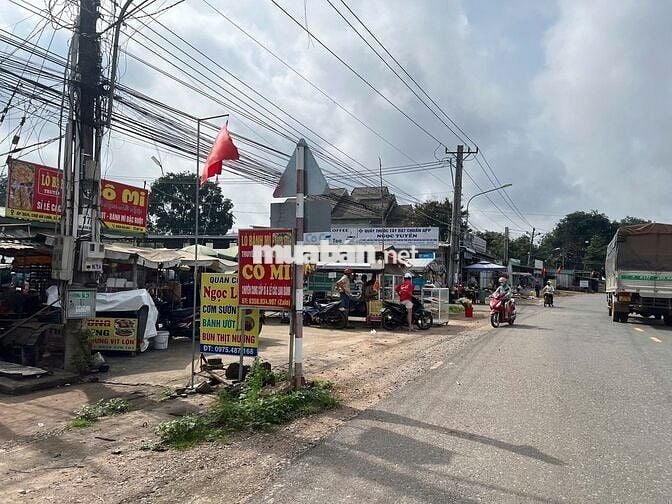 Bán Đất Ngay Chợ, Diện tích 355m2 Thổ Cư, Ngang 10met Ngay đường DH507