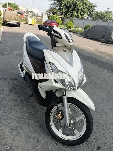 Xe tay ga Yamaha Luvias GTX Fi màu trắng, nâu