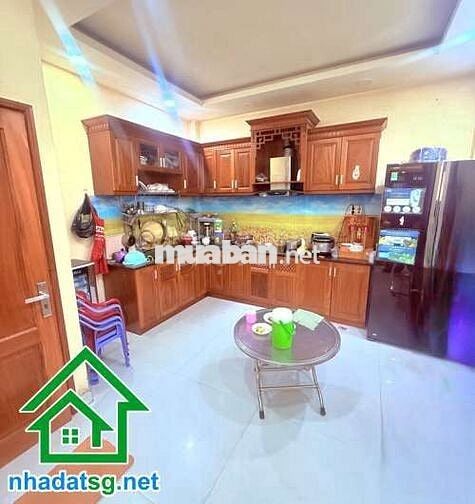 NHÀ HẺM XE HƠI NGAY CHỢ VẢI PHÚ THỌ HÒA – DT 60M2 – 3 TẦNG – 4PN – 3WC
