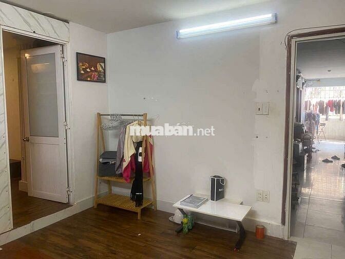 Cho thuê Căn Phòng lớn trong Căn Nhà Villa. Đường Thanh Đa, P.27, Q.BT