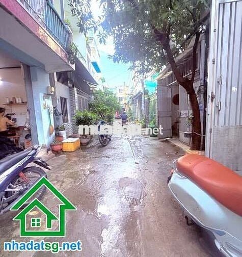 NHÀ HẺM XE HƠI NGAY CHỢ VẢI PHÚ THỌ HÒA – DT 60M2 – 3 TẦNG – 4PN – 3WC