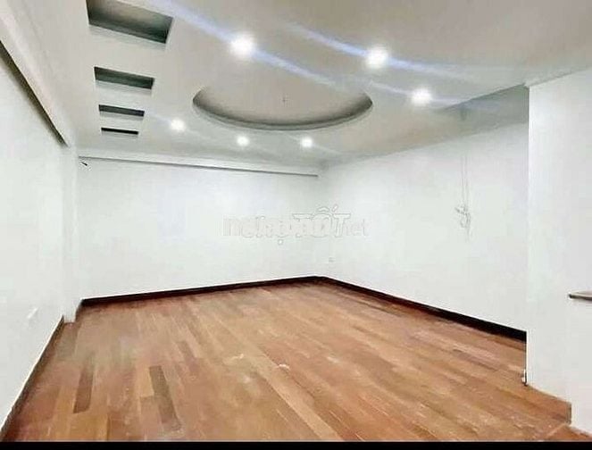 Tôi cần bán nhà mặt ngõ Thái Hà ô tô chánh, kinh doanh sầm uất.