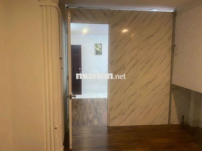 Cho thuê Căn Phòng lớn trong Căn Nhà Villa. Đường Thanh Đa, P.27, Q.BT