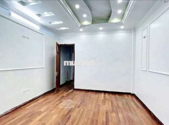 Tôi cần bán nhà mặt ngõ Thái Hà ô tô chánh, kinh doanh sầm uất.