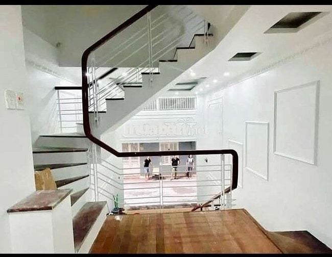 Tôi cần bán nhà mặt ngõ Thái Hà ô tô chánh, kinh doanh sầm uất.
