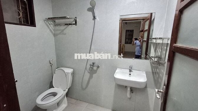Cho thuê căn hộ 2 ngủ ngõ Hàm Long 2, 80m2 full đồ thang máy, giá 12tr