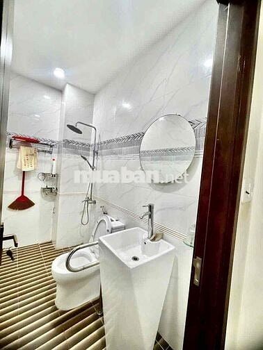 Cho thuê nhà mặt tiền kinh doanh Trệt 3 lầu 5Pn Phường 5 Q8