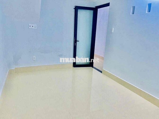 NHÀ MỚI XÂY DT 4x25 1TRỆT 1LỬNG 3PN 2WC SÂN ĐẬU ÔTÔ 7 CHỔ HẺM XE TẢI