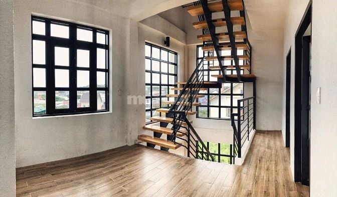 Cho thuê Villa MT Mai Anh Đào, P.8, Đà Lạt. DT 10x8m Hầm 3L. Giá 45tr