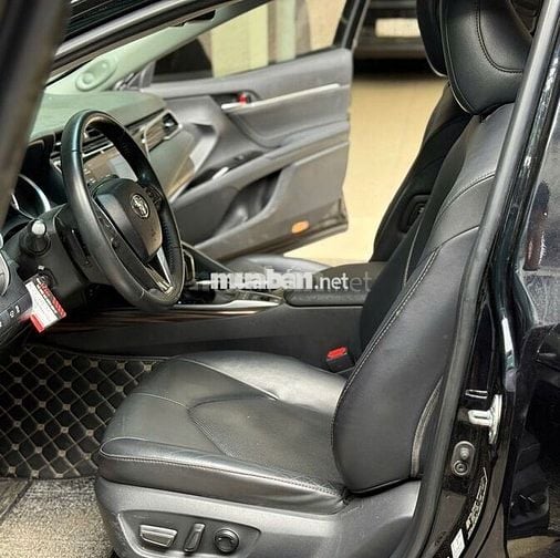 Camry 2.5Q 2020 nhập Thái - xe hãng (GIÁ CÒN GIẢM)