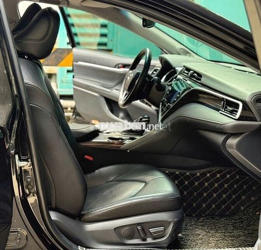 Camry 2.5Q 2020 nhập Thái - xe hãng (GIÁ CÒN GIẢM)