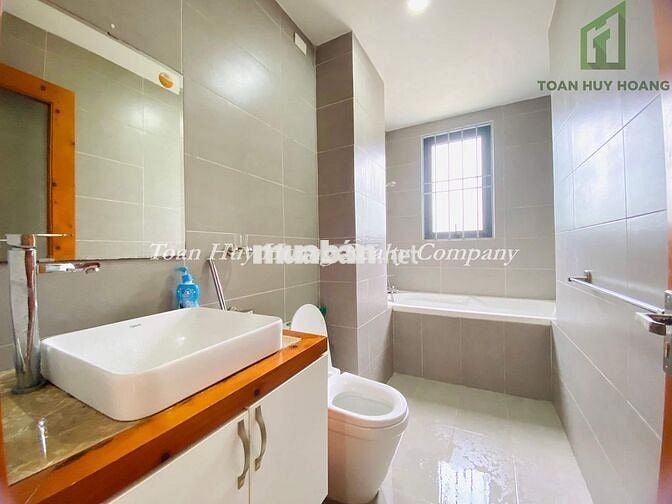 Nhà nguyên căn khu Nam Việt Á – gần đường Bùi Tá Hán 3PN có hồ bơi