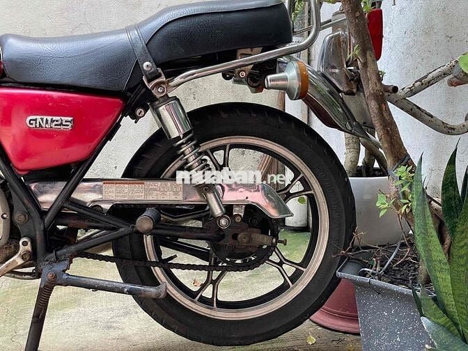 Xe côn tay Suzuki GN125 màu Đỏ