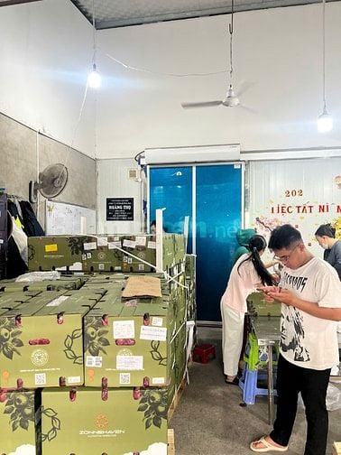 Mặt bằng kinh doanh - có kho lạnh, có văn phòng, khu vực đóng gói