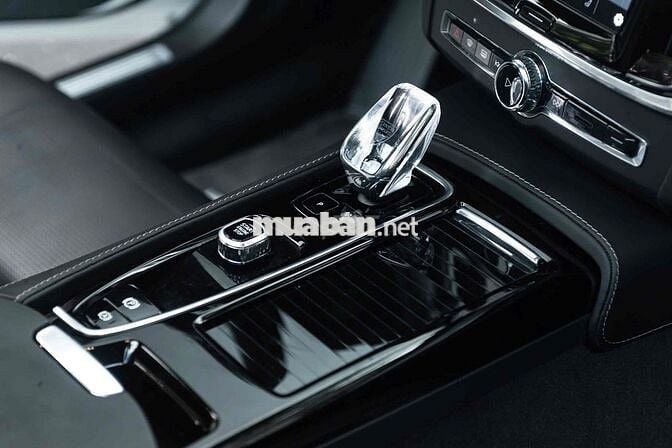 LONG ANH AUTO về VOLVO S90 T8 2024 odo 3000km