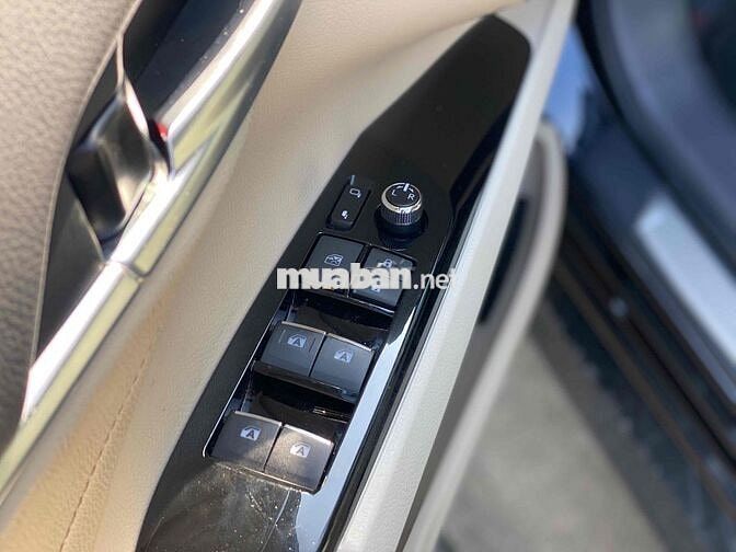 Toyota Camry 2020 2.0G - 19000 km