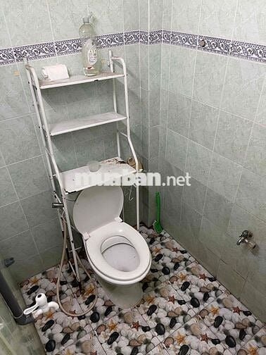 Cho thuê phòng lầu 1 nhà nguyên căn