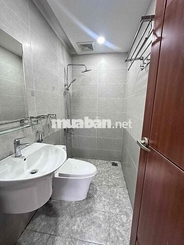 CHO THUÊ CĂN HỘ 1PN BAN CÔNG _ ngay cầu điện biên phủ _ góc trường sa