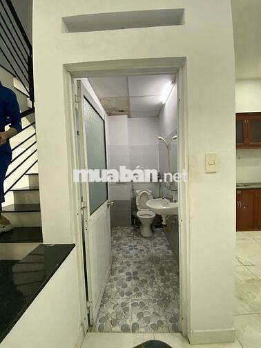 2PN Chỉ 9,5 Triệu - Nhà Mới sơn 100% - HXH Trường Chinh