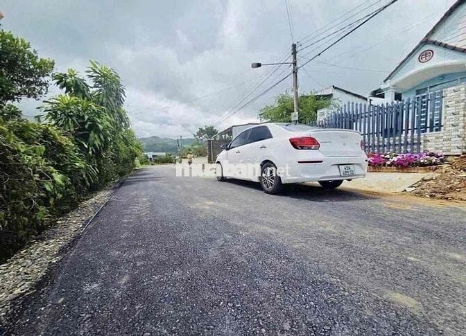Làm ăn thua lỗ cần bán gấp lỗ lại căn 182m2 tặng vườn rau sau nhà
