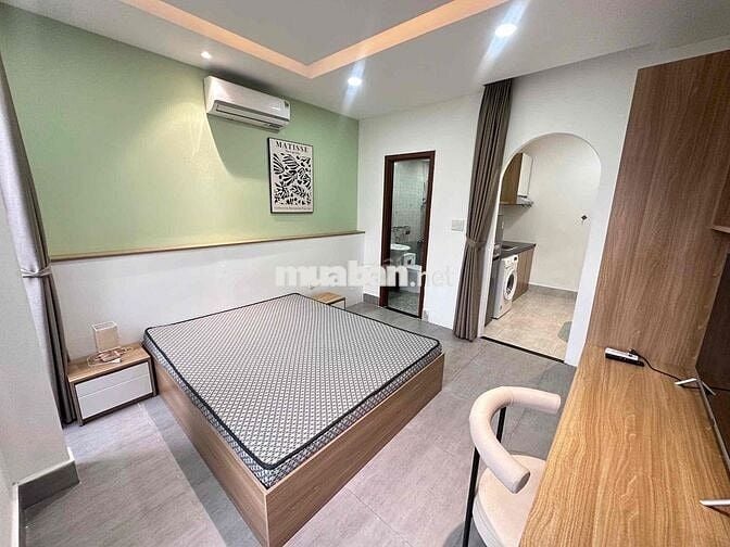 CHO THUÊ CĂN HỘ 1PN BAN CÔNG _ ngay cầu điện biên phủ _ góc trường sa