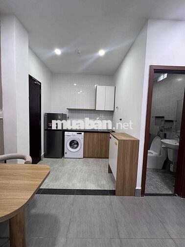 CHO THUÊ CĂN HỘ 1PN BAN CÔNG _ ngay cầu điện biên phủ _ góc trường sa